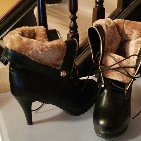 Fashion Boots - Picture 4 of 5